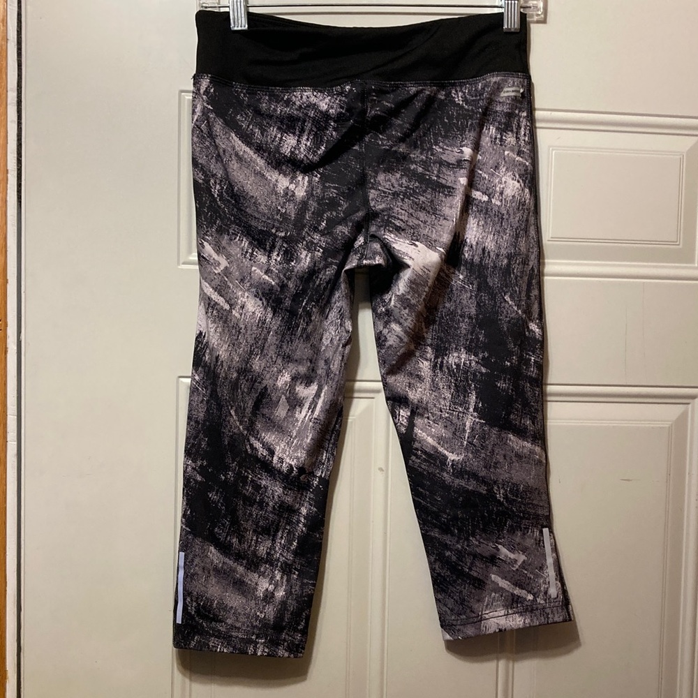 Danskin Black & Gray Printed Active Capri Leggings S